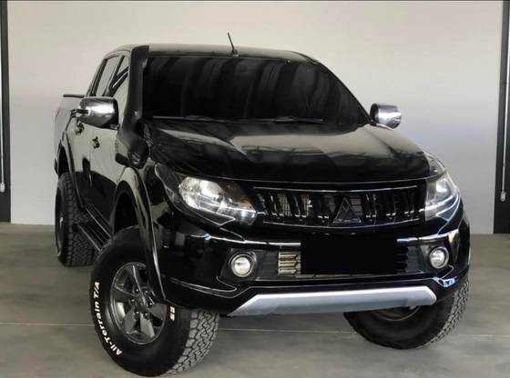 MITSUBISHI L200 TRITON 2.4 16V TURBO DIESEL SPORT HPE CD 4P 4X4 AUTOMÁTICO MITSUBISHI L200 TRITON 2.4 16V TURBO DIESEL SPORT HPE CD 4P 4X4 AUTOMÁTICO